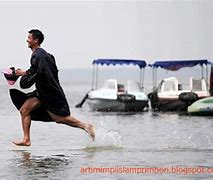 Arti Mimpi Jalan Diatas Air Laut